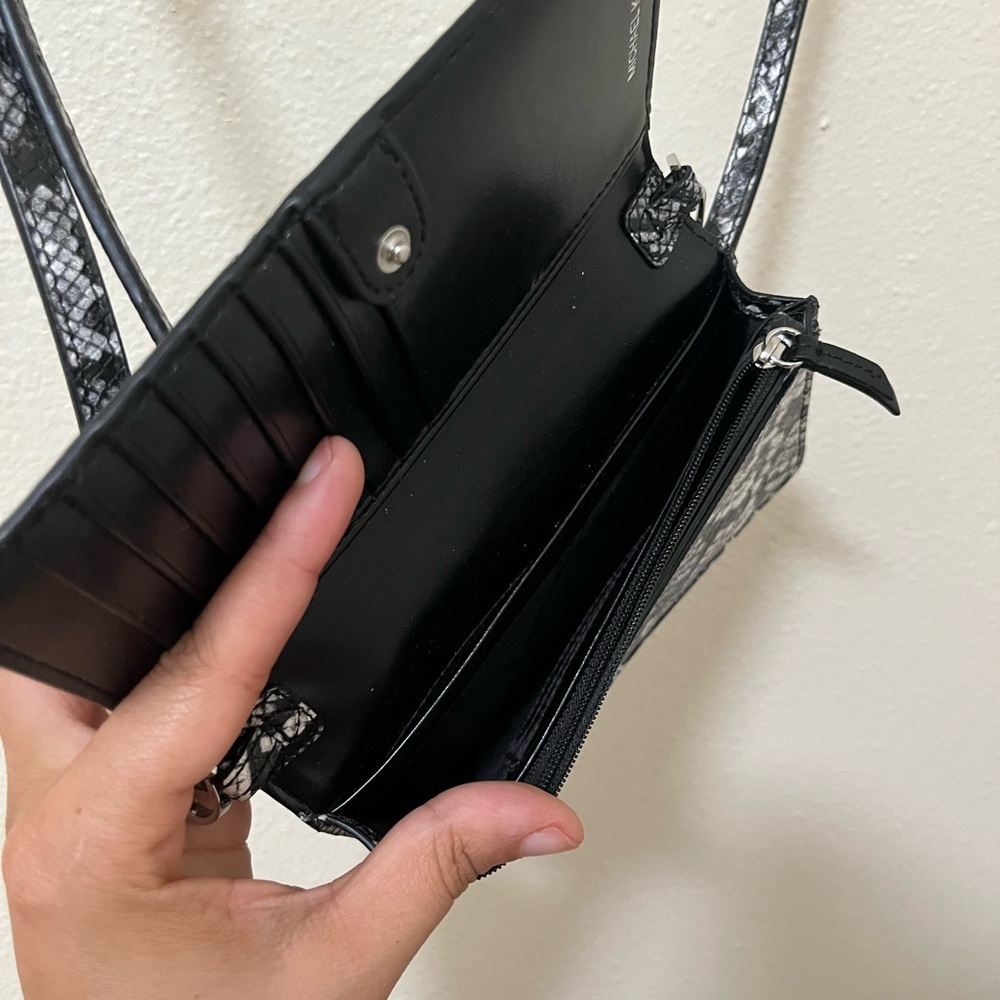 •MICHAEL KORS• Jet Set Charm Small Phone Crossbody Black White Grey Card Slots - Picture 5 of 16